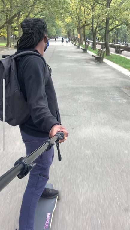 2_Skating - Xavier Seymour